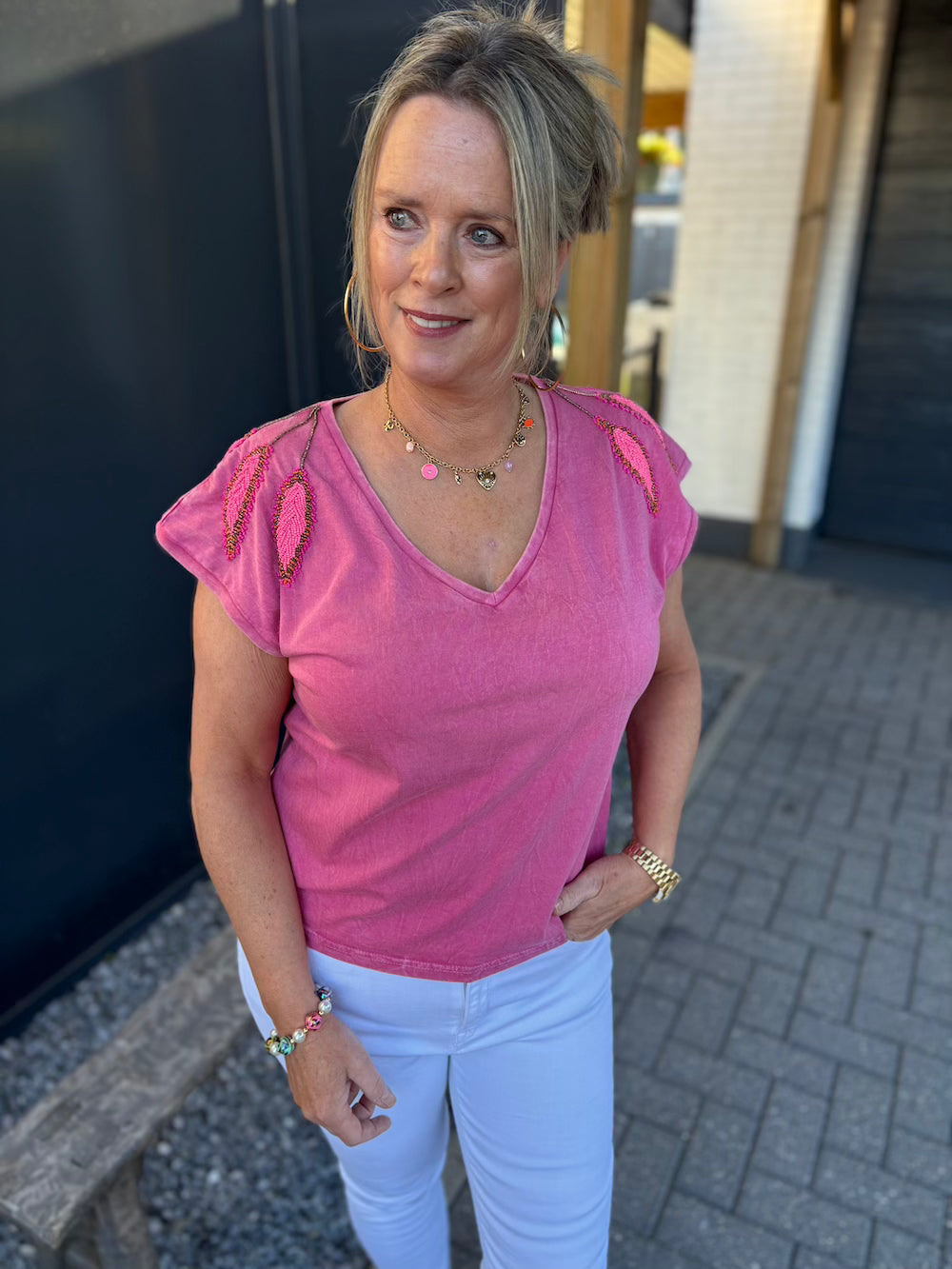 T-shirt met kraaltjes framboos