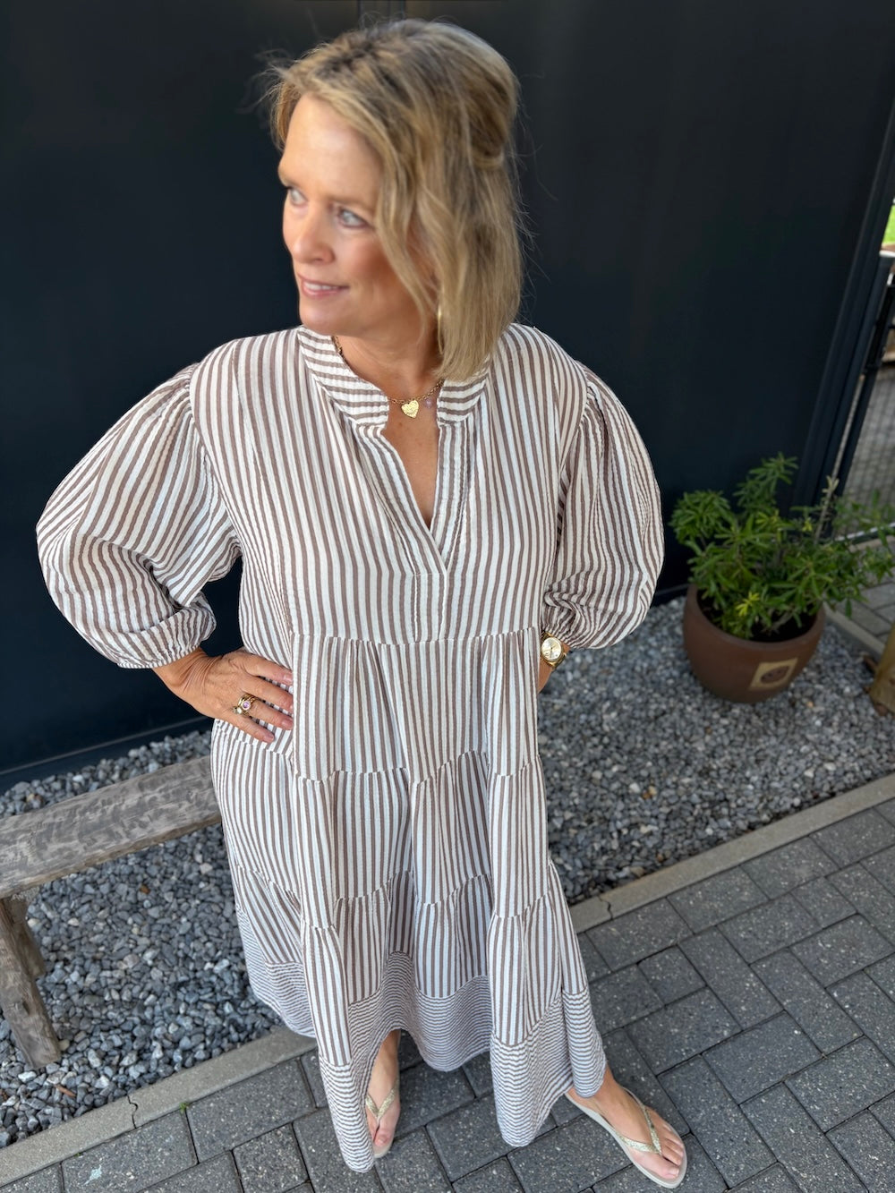 Maxi jurk tetra gestreept taupe