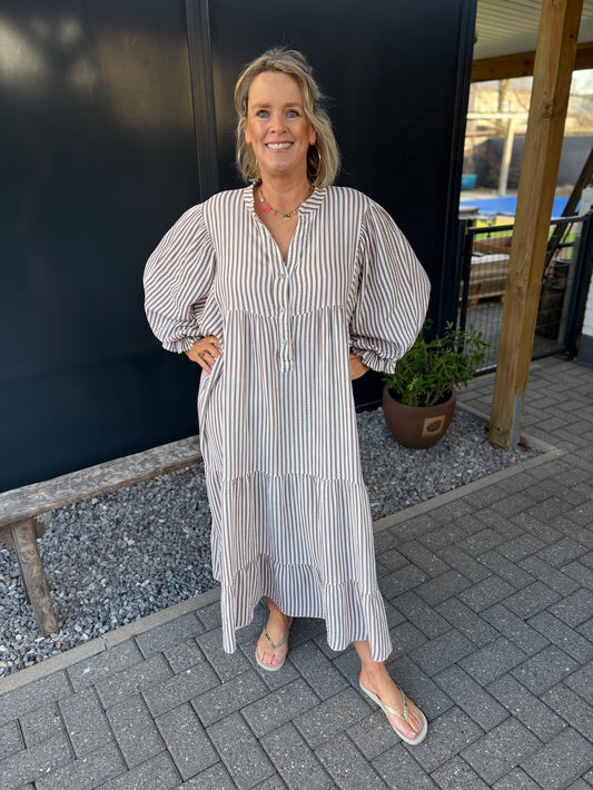 Maxi jurk tetra gestreept taupe wit wijde mouw