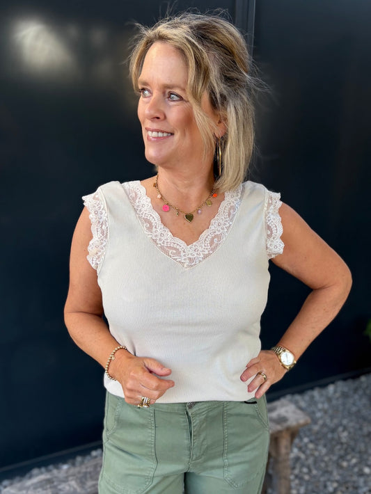 Top beige dubbele V hals kant