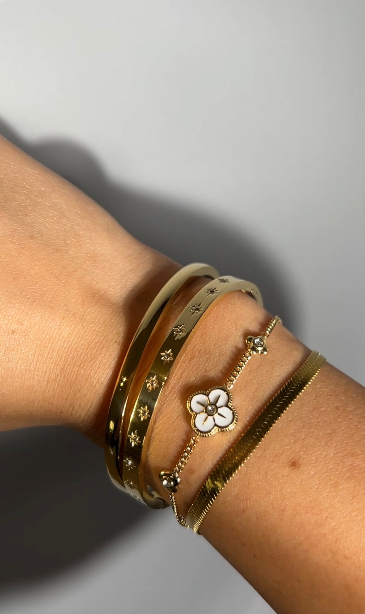Slavenarmband met zilveren sterretjes