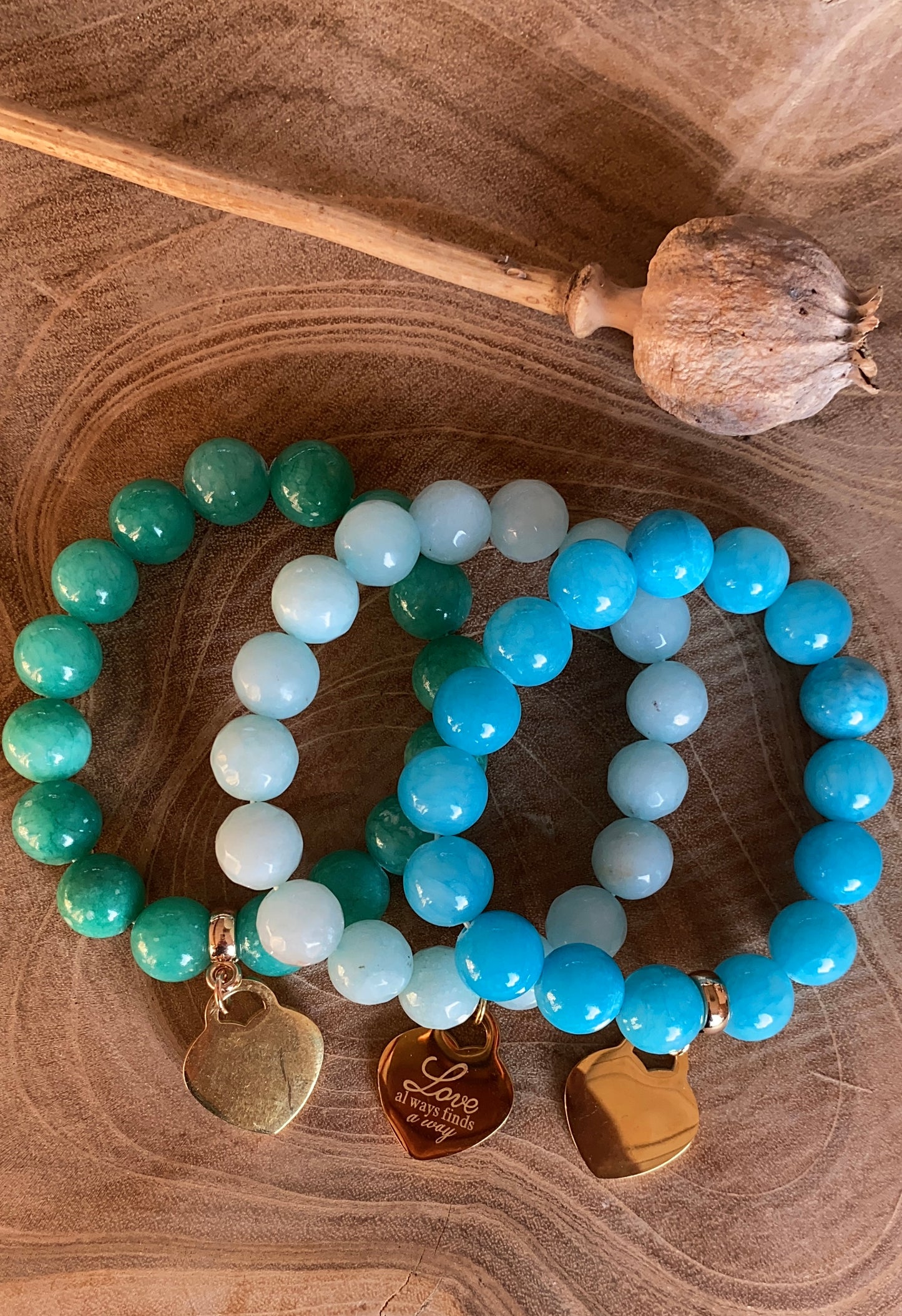 Armband glazen kraal met bedel zachtblauw ribbel